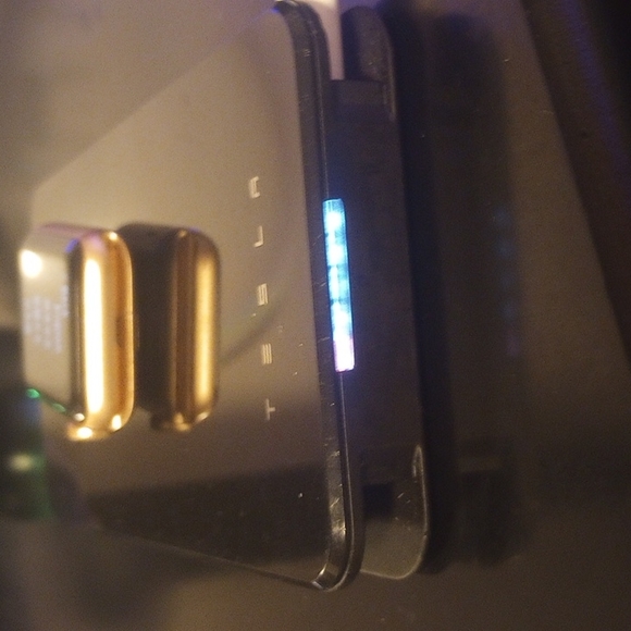 Tesla portable wireless charging pad - Picture 8 of 8